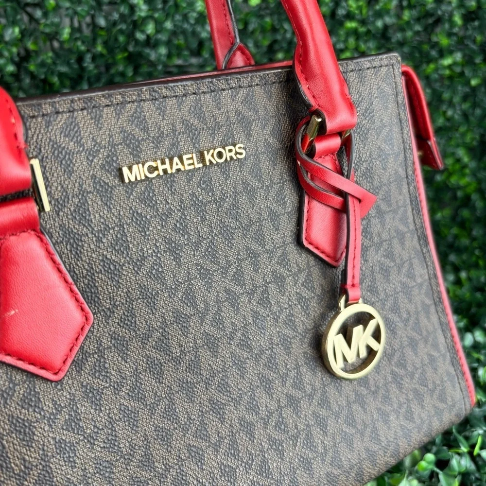 MICHAEL KORS HOPE MEDIUM MESSENGER Signature Satchel
